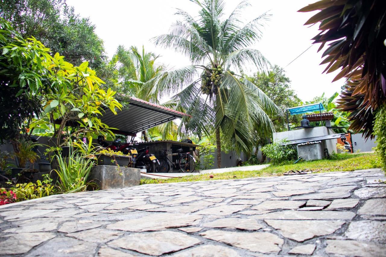 Sri Villa Rest Hikkaduwa Bagian luar foto